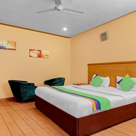 4 View Hotel Tājganj Kültér fotó