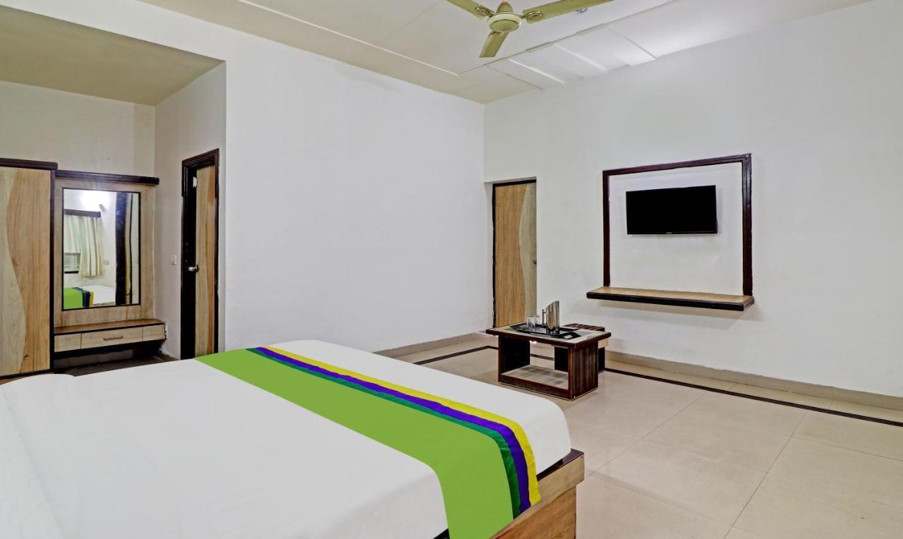 4 View Hotel Tājganj Kültér fotó
