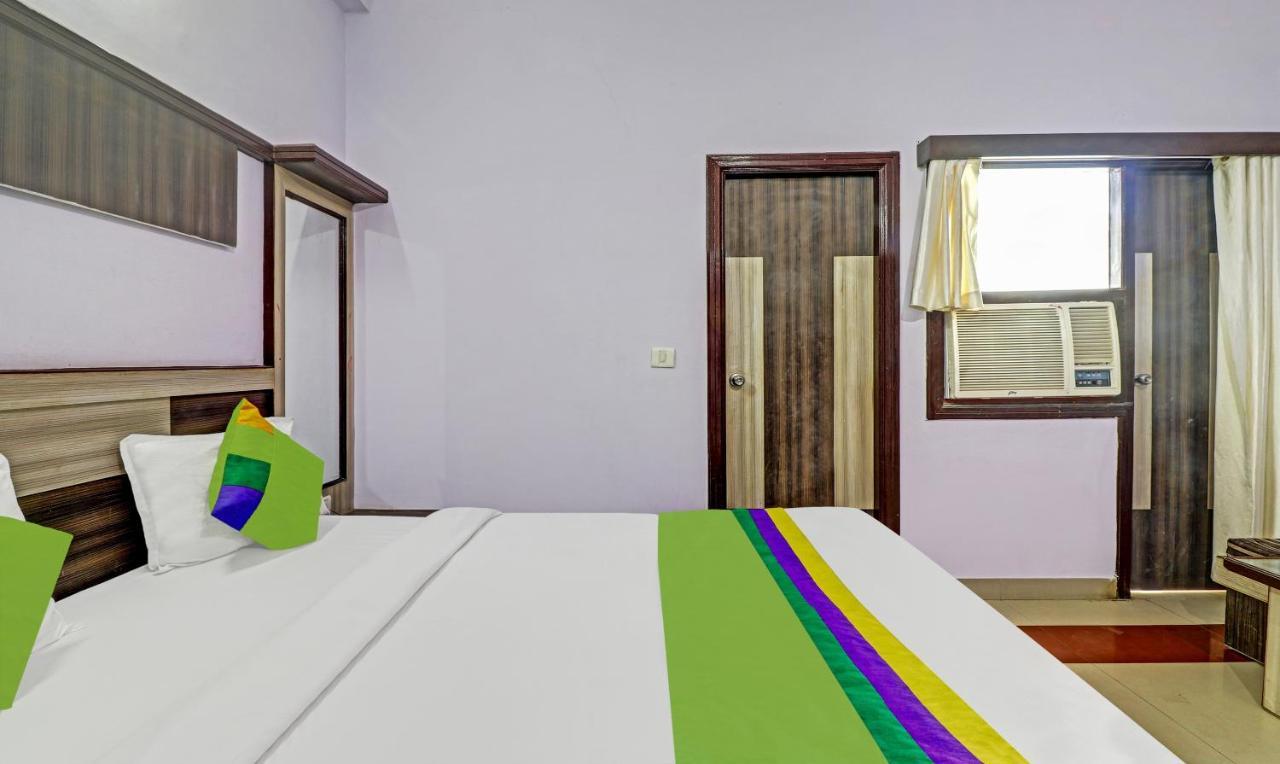 4 View Hotel Tājganj Kültér fotó
